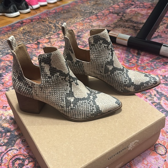 Lucky Brand Jabilo Snake Print Leather Block Heel Western Booties Size 6.5 - Picture 9 of 14